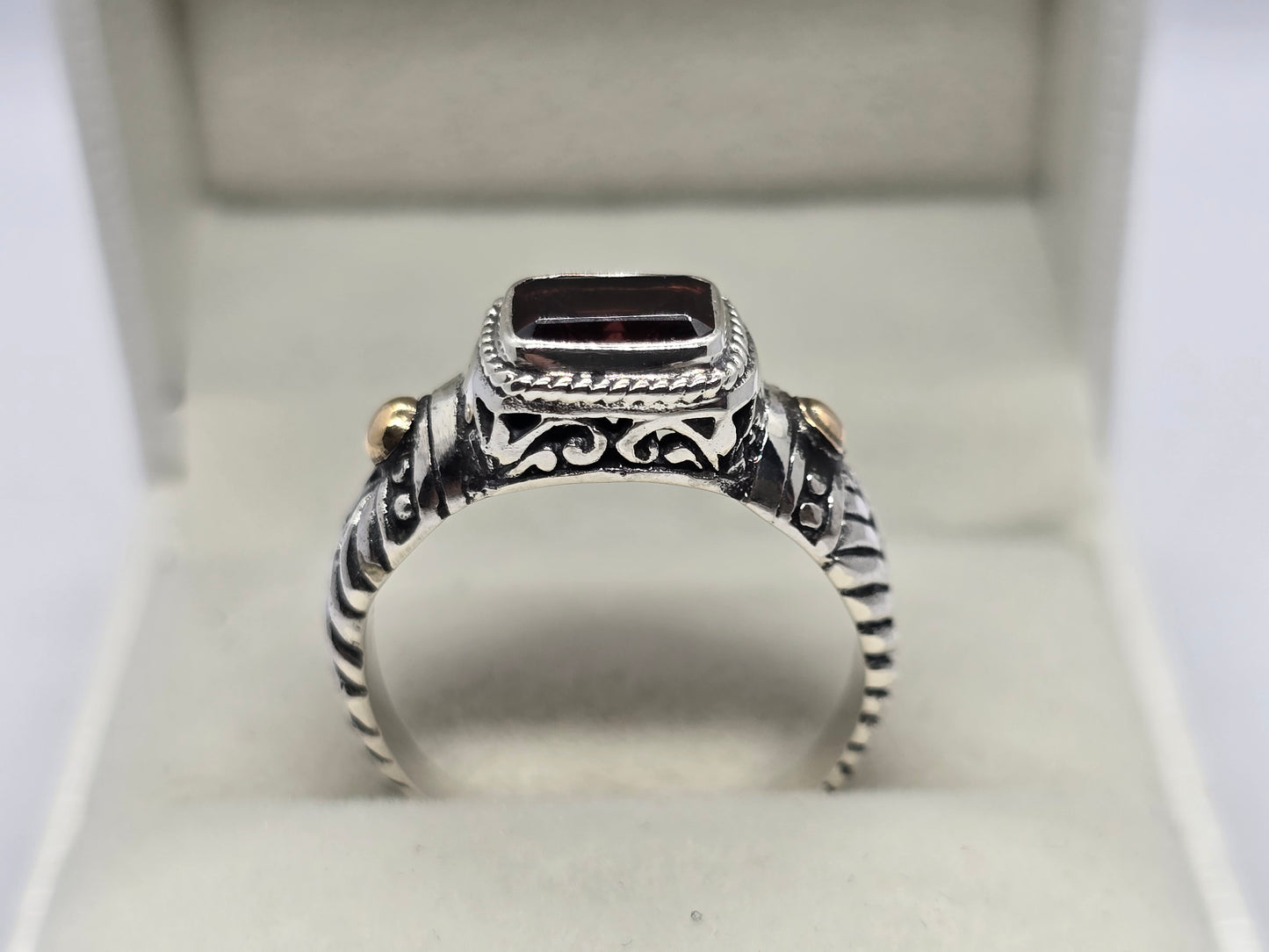 Batur Ring - Garnet